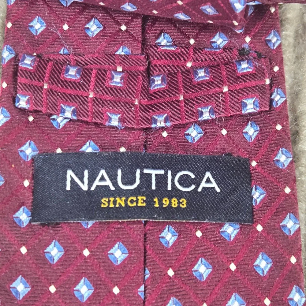 Nautica Mens Burgundy Geometric Diamond 100% Silk Necktie